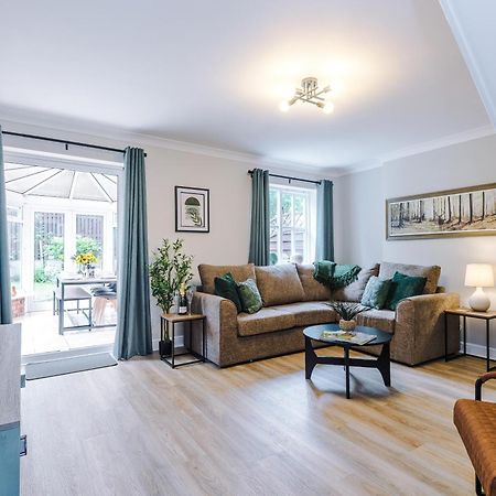 New! Stunning 3-Bed Home In Chester By 53 Degrees Property, Ideal For Groups, Free Parking! Eksteriør bilde