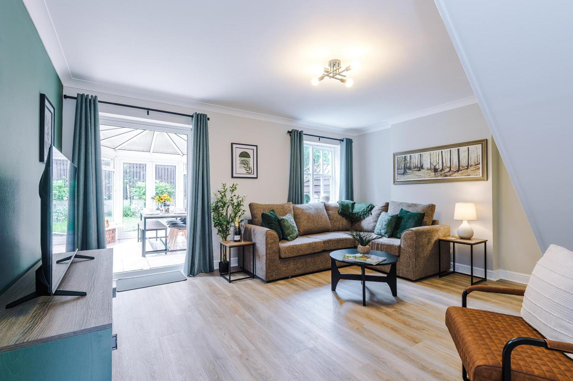 New! Stunning 3-Bed Home In Chester By 53 Degrees Property, Ideal For Groups, Free Parking! Eksteriør bilde
